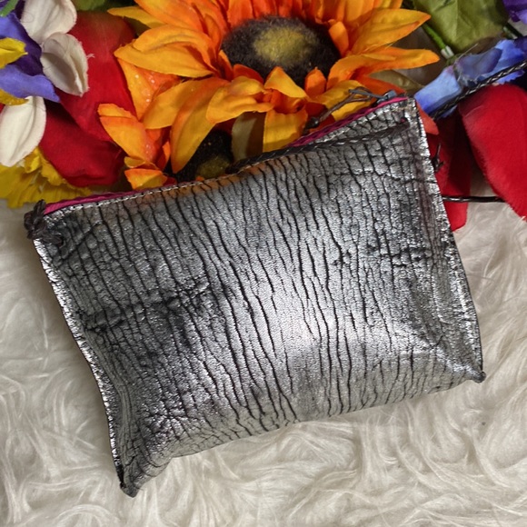 B MAY Crossbody (Beautiful metallic and unique Size) - Picture 3 of 6